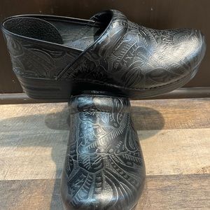 Dansko Professional-Black Tooled Clog, size 43